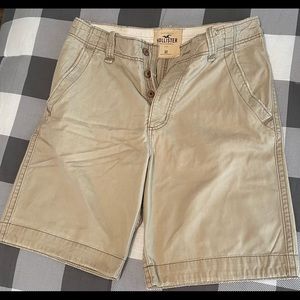 Hollister Men’s Shorts; size 32; khaki; excellent condition.